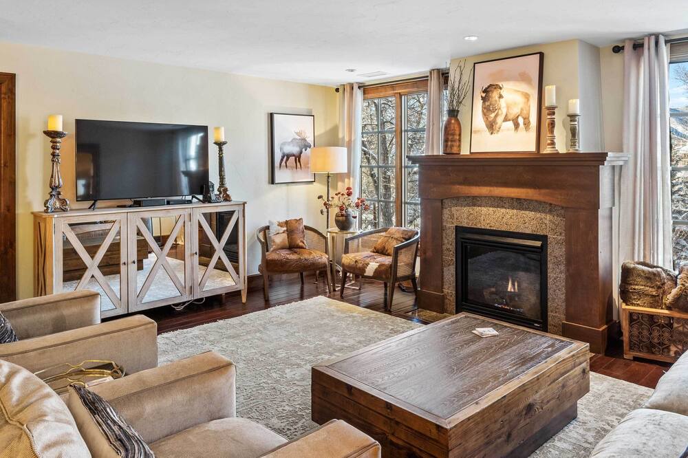 Photo of Livingroom in Avon
