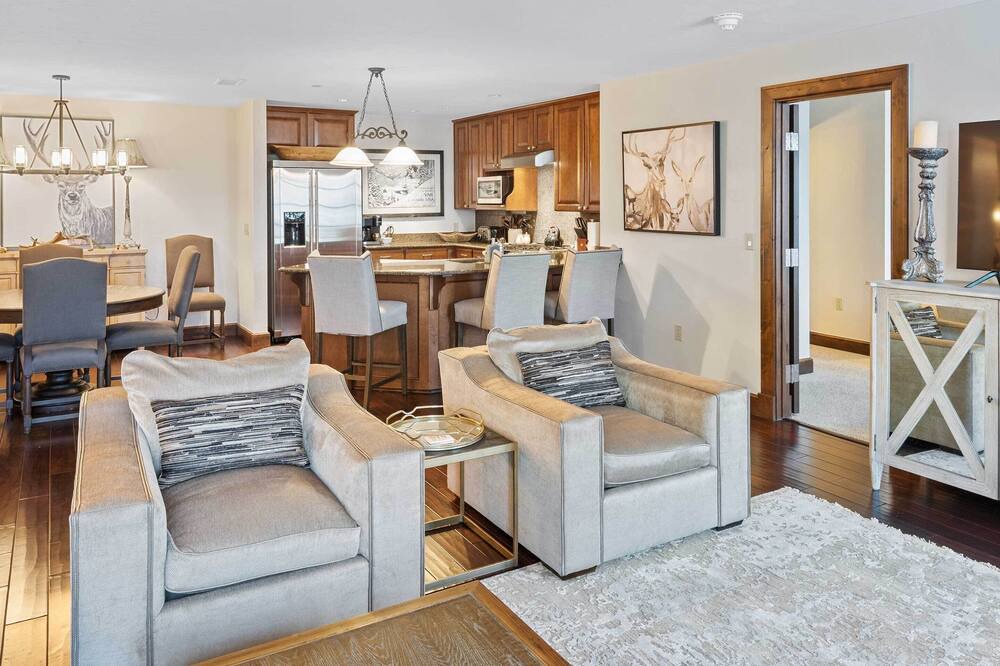 Photo of Livingroom in Avon