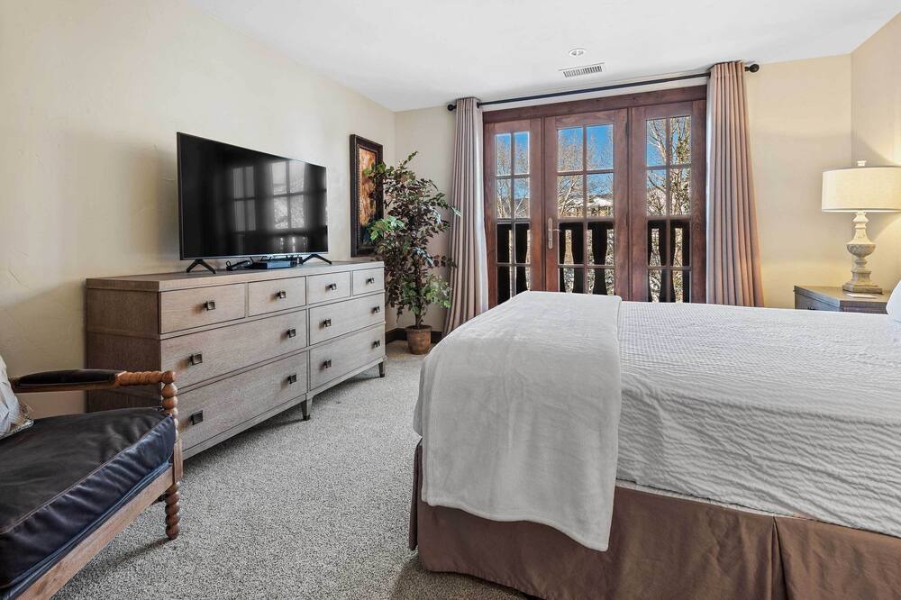 Photo of Bedroom in Avon