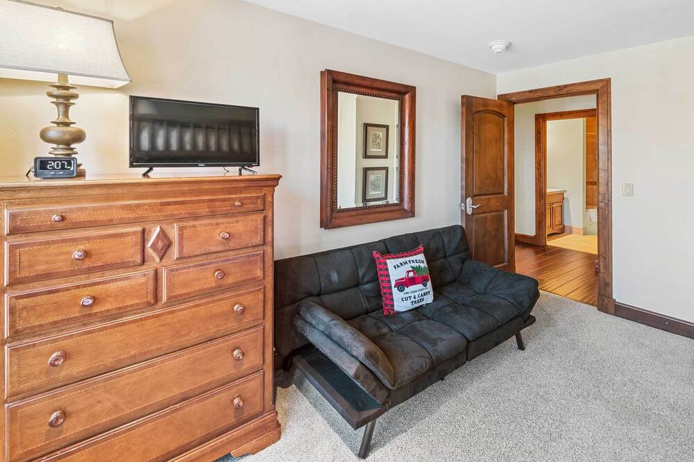 Photo of Livingroom in Avon