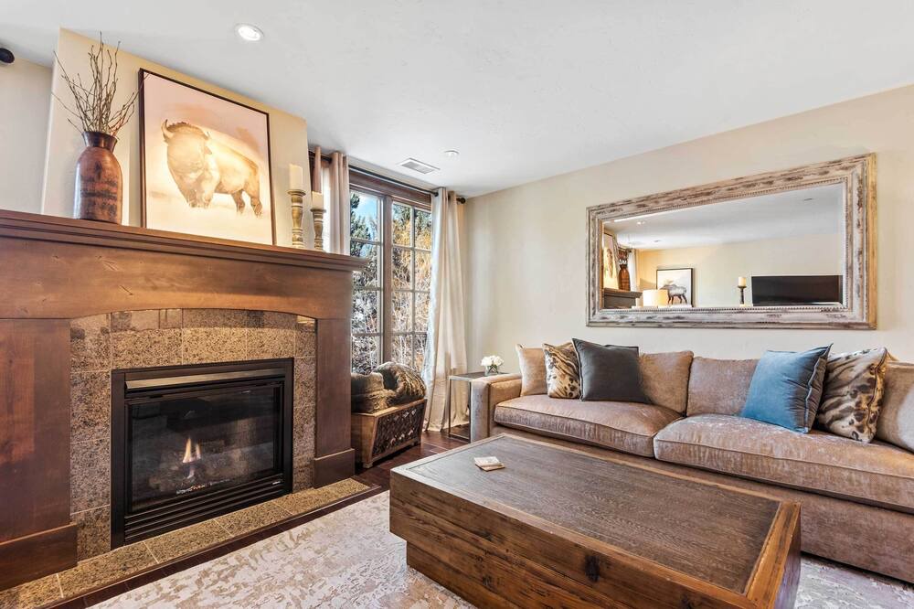 Photo of Livingroom in Avon