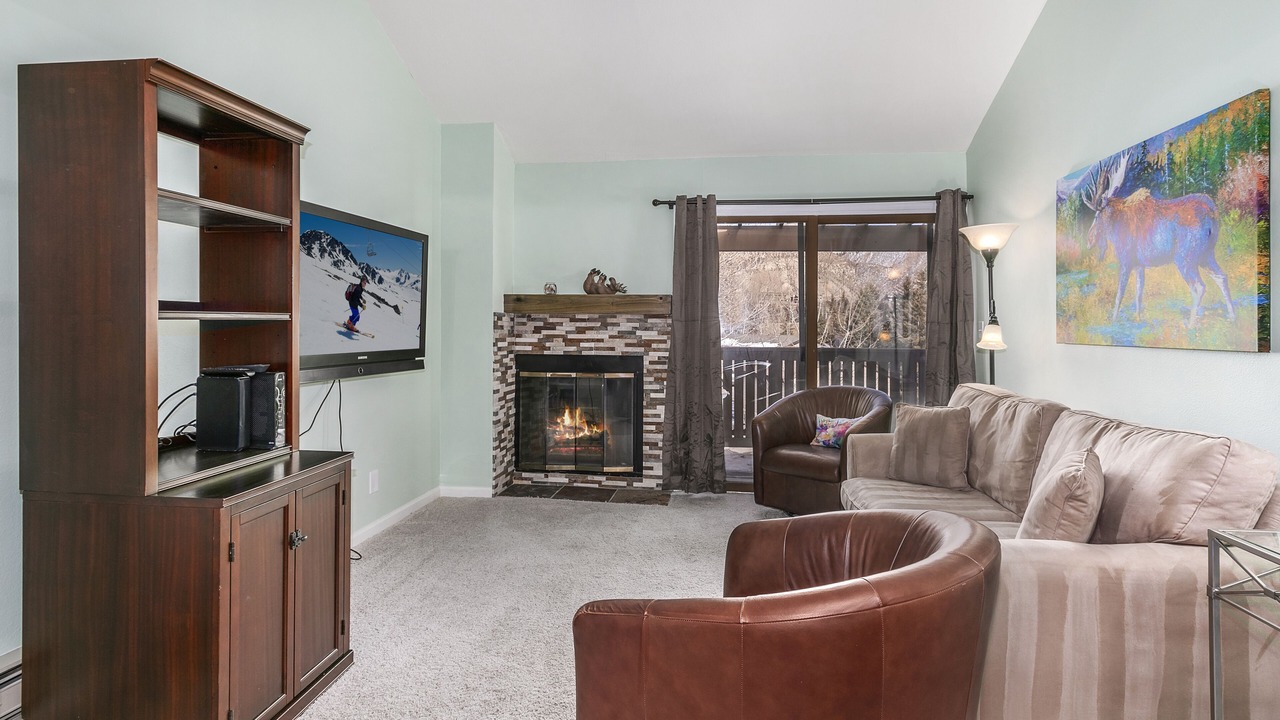Photo of Livingroom in Avon