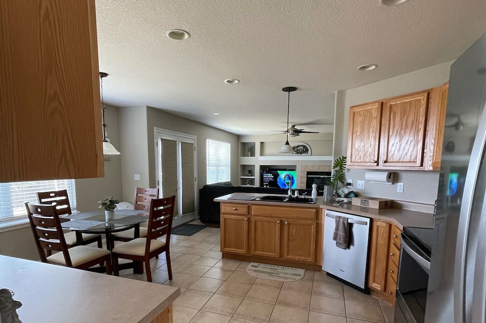 Photo of Kitchen in Canterberry Crossing