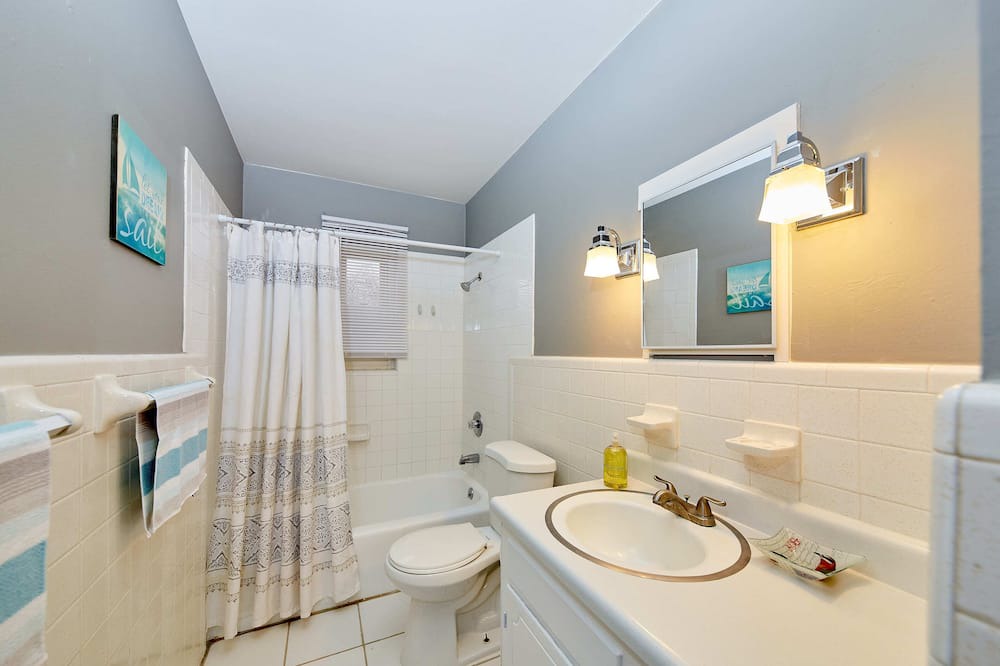 Photo of Bathroom in Jewell Heights - Hoffman Heights