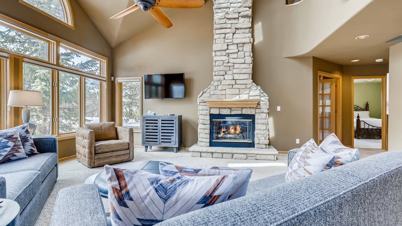 Photo of Livingroom in Three Peaks