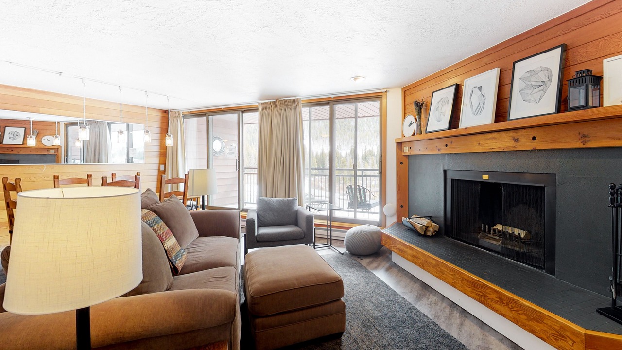 Photo of Livingroom in Lakeside Village