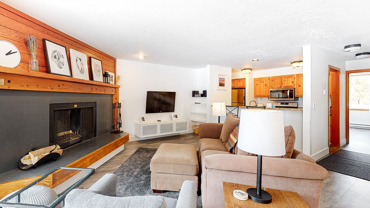 Photo of Livingroom in Lakeside Village