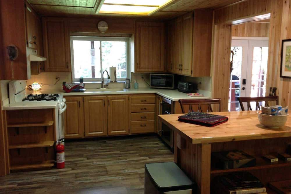 Photo of Kitchen in North Central Evergreen