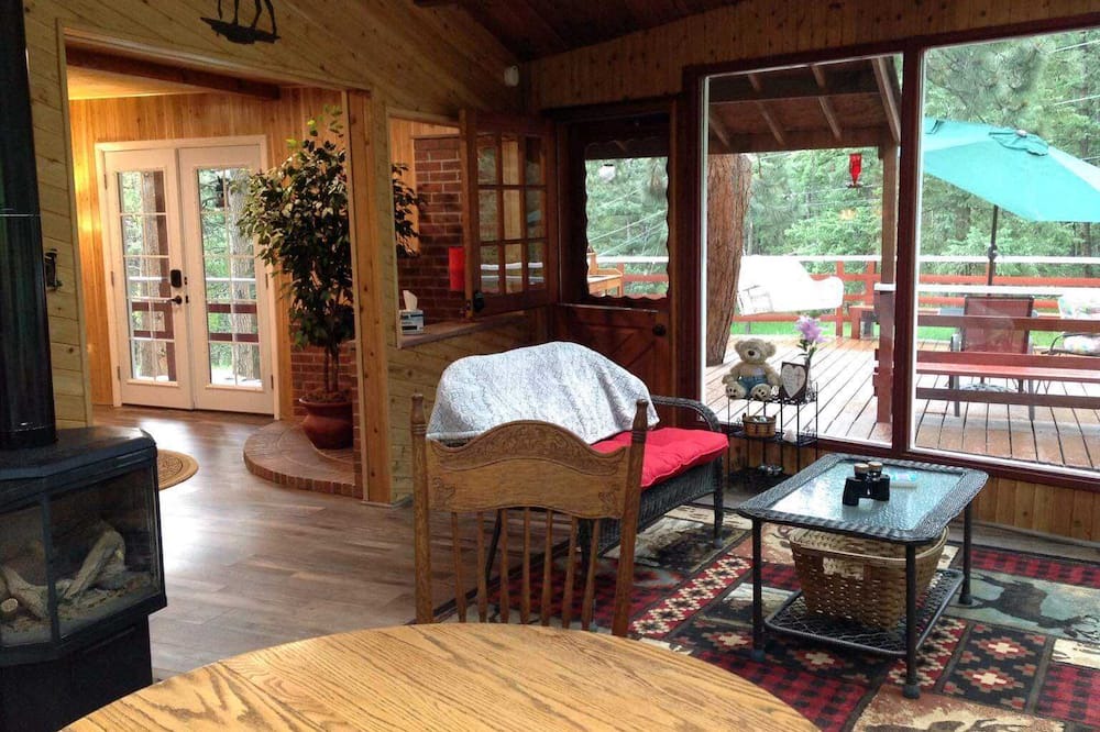 Photo of Livingroom in North Central Evergreen