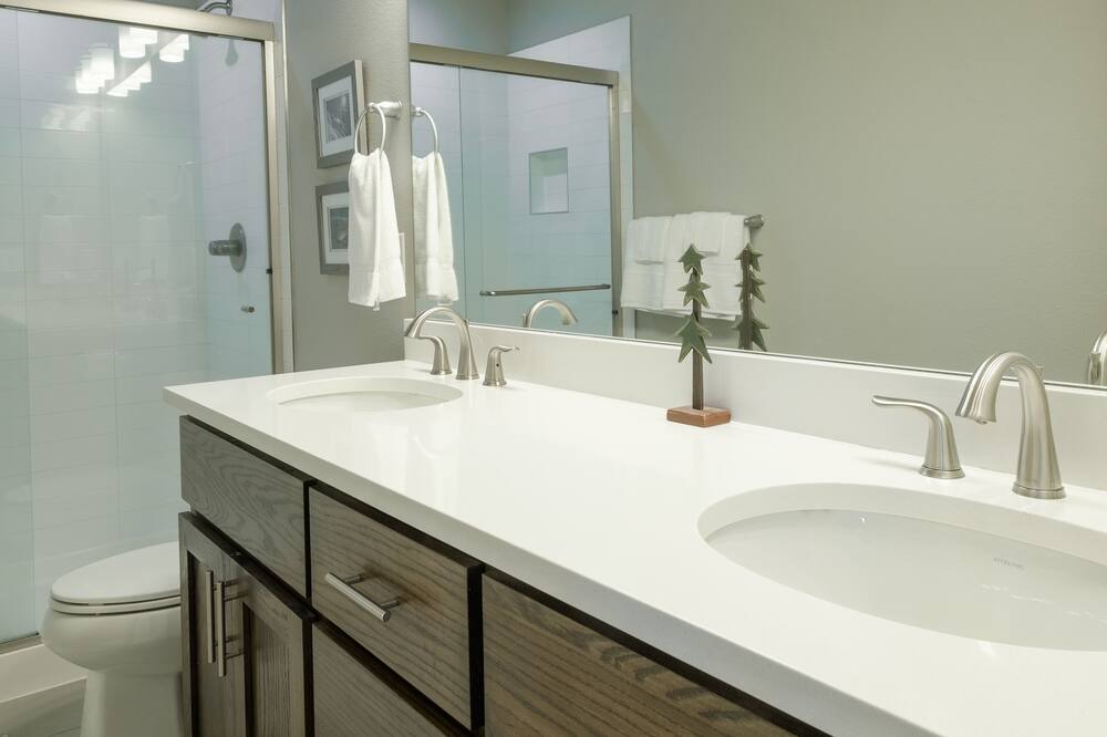 Photo of Bathroom in Rendezvous