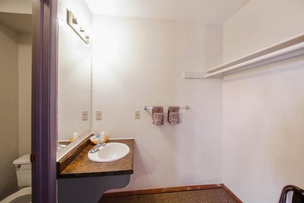 Photo of Bathroom in Cheyenne Wells