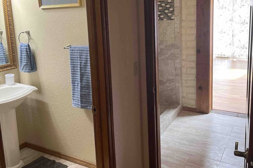 Photo of Bathroom in Elbert