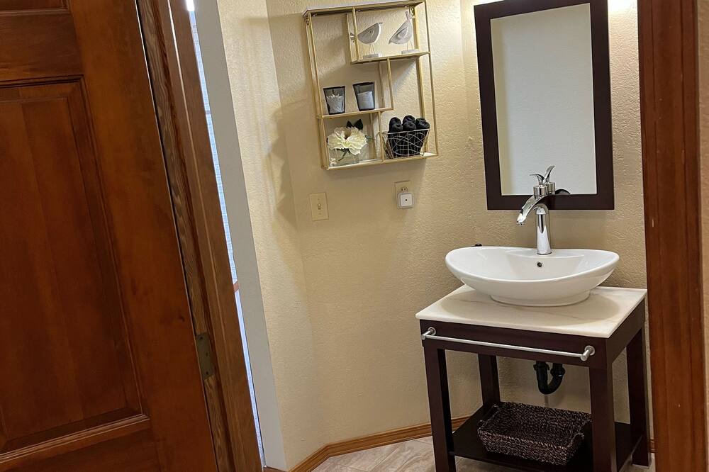 Photo of Bathroom in Elbert