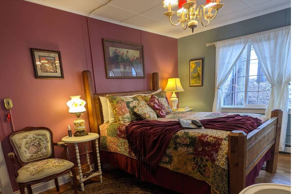Photo of Bedroom in Evergreen Meadows
