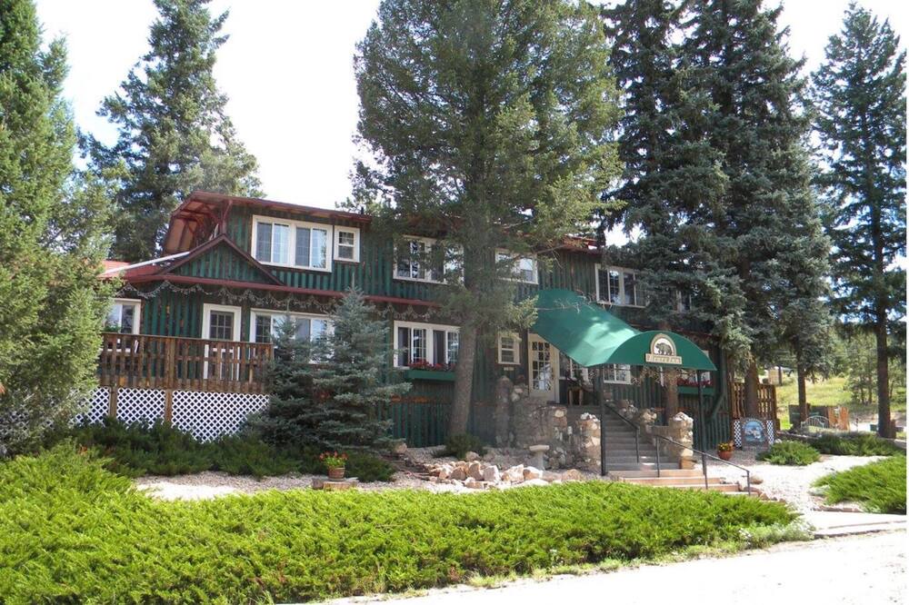 Photo of Outdoor in Evergreen Meadows