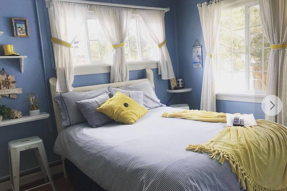 Photo of Bedroom in Evergreen Meadows