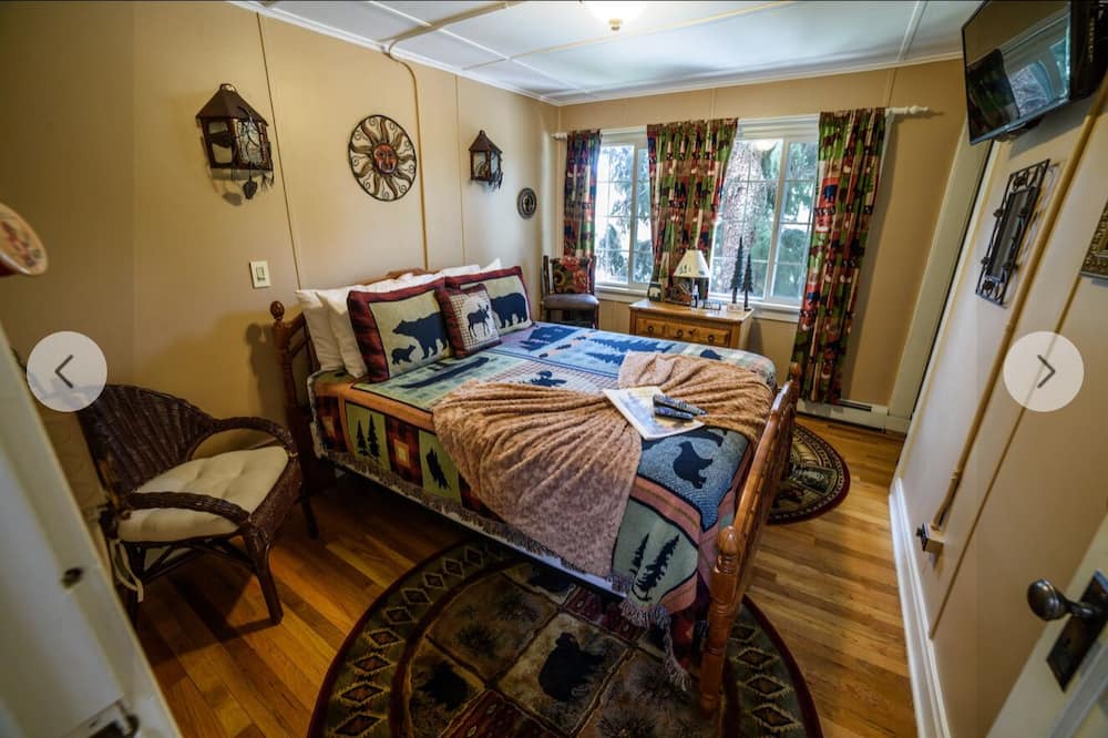 Photo of Bedroom in Evergreen Meadows