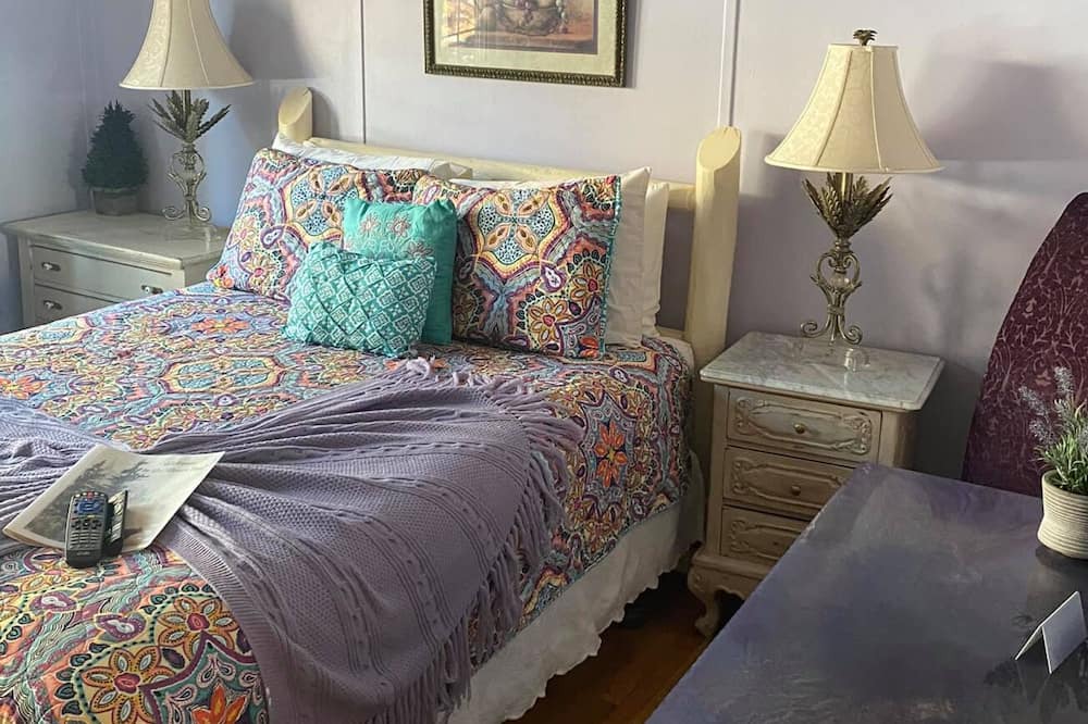 Photo of Bedroom in Evergreen Meadows