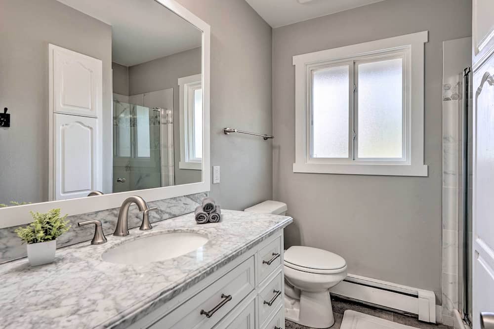 Photo of Bathroom in Carriage Hills