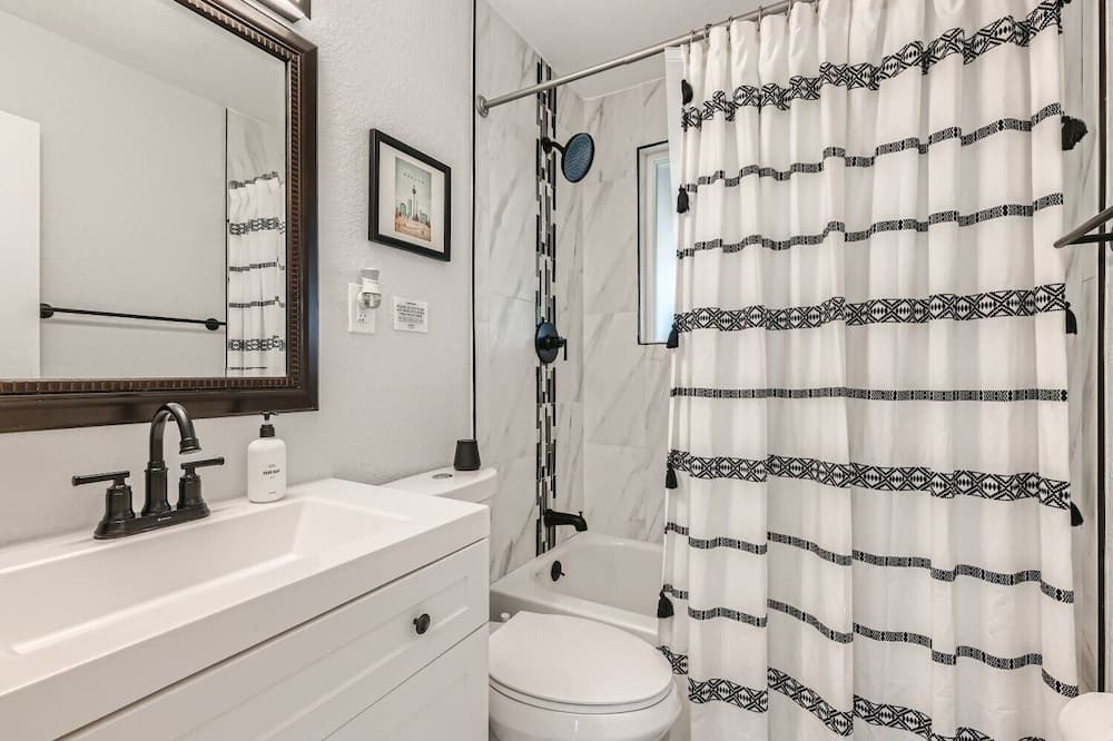 Photo of Bathroom in Lamar Heights Area