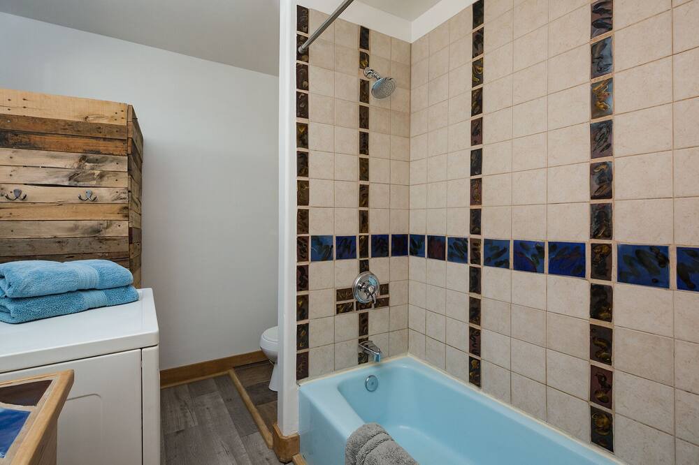 Photo of Bathroom in Forest Lakes