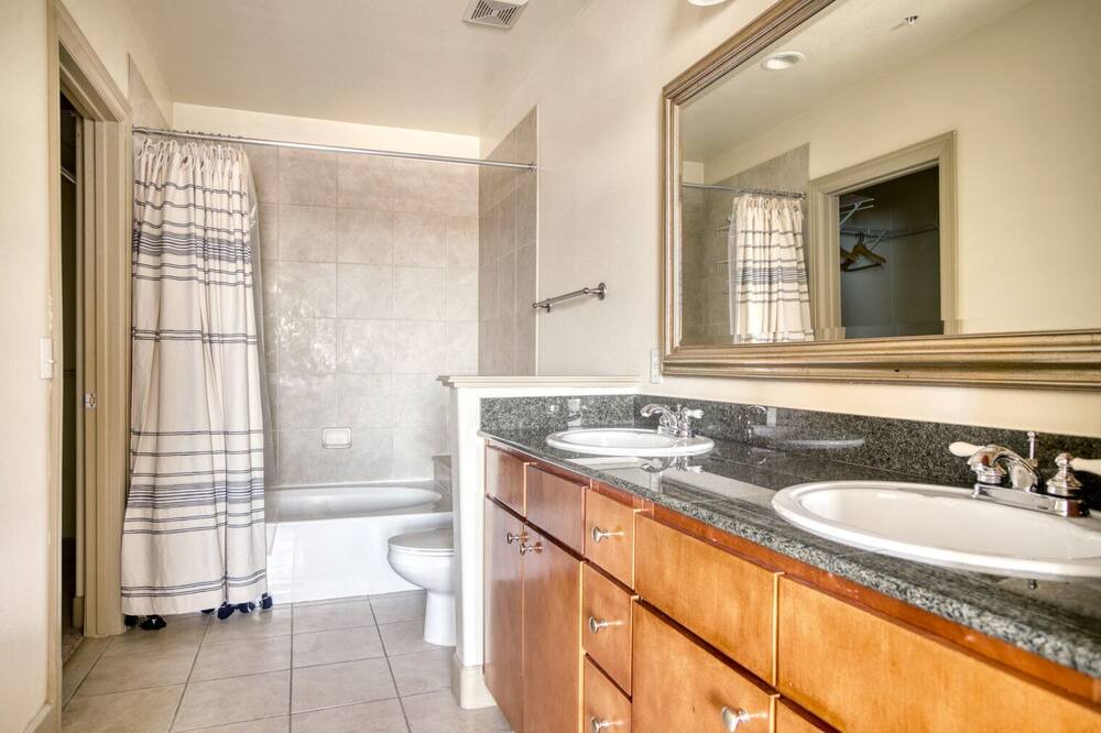 Photo of Bathroom in Glendale