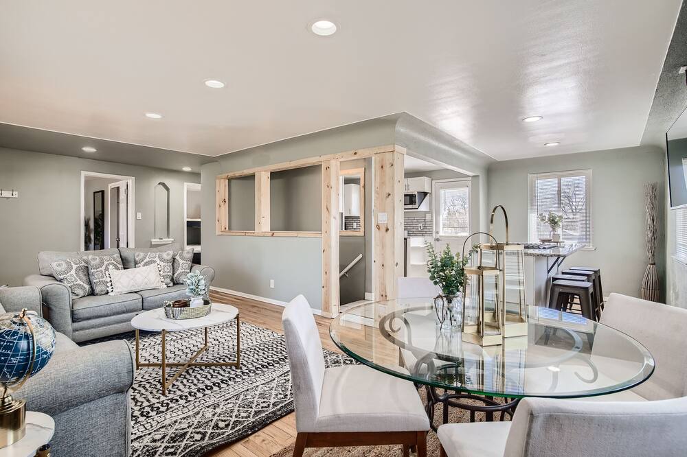 Photo of Livingroom in Arvada Plaza Area