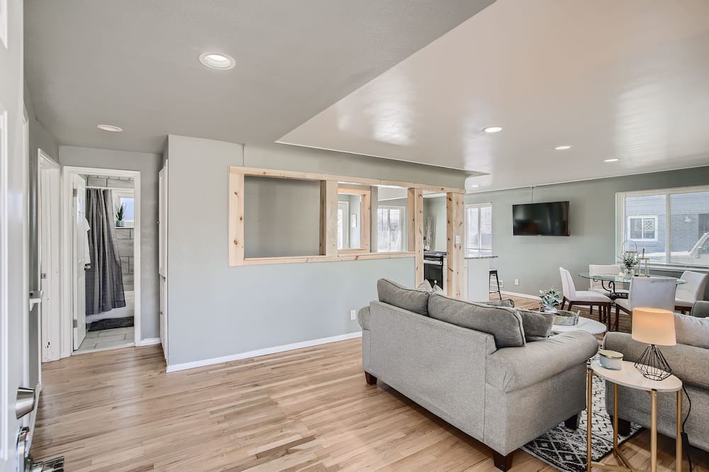 Photo of Livingroom in Arvada Plaza Area