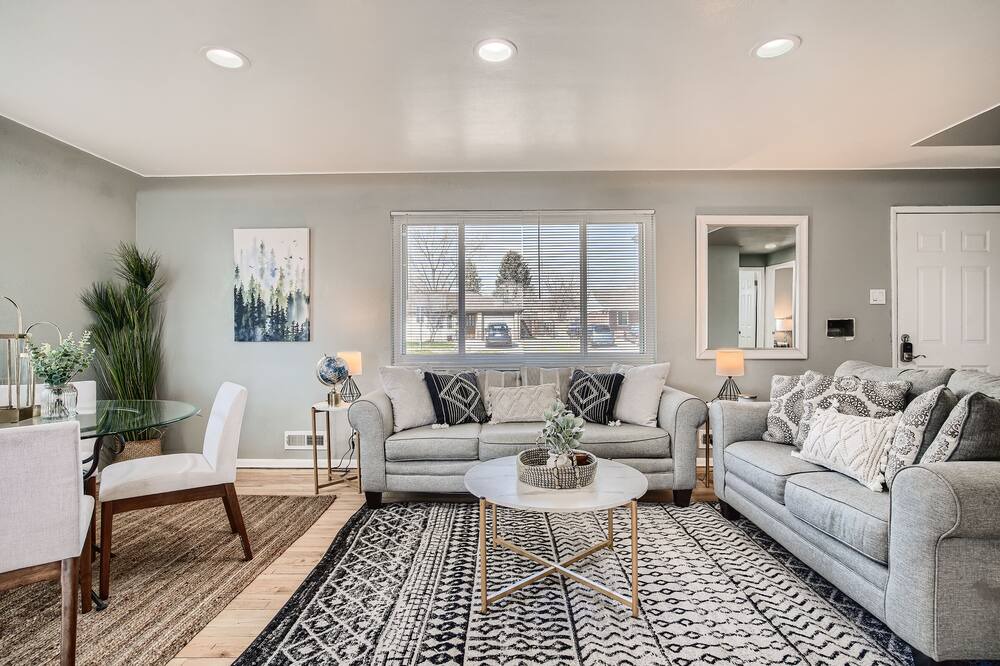 Photo of Livingroom in Arvada Plaza Area
