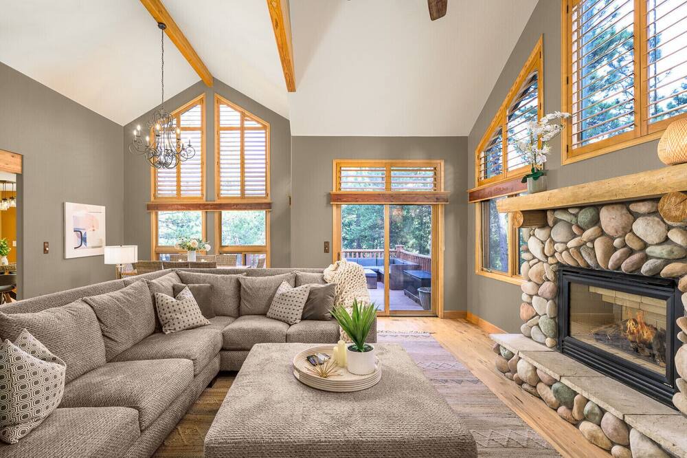 Photo of Livingroom in Shadow Mountain
