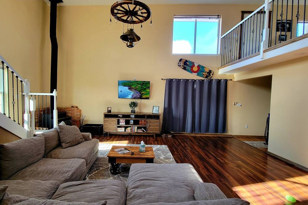 Photo of Livingroom in Crowley County