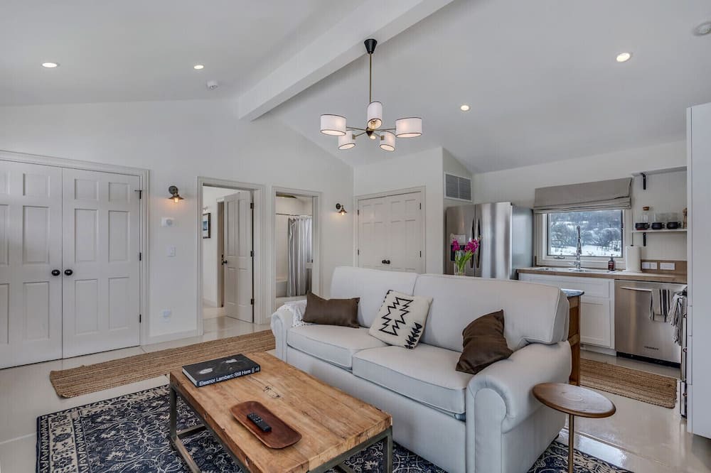 Photo of Livingroom in Brush Creek Village