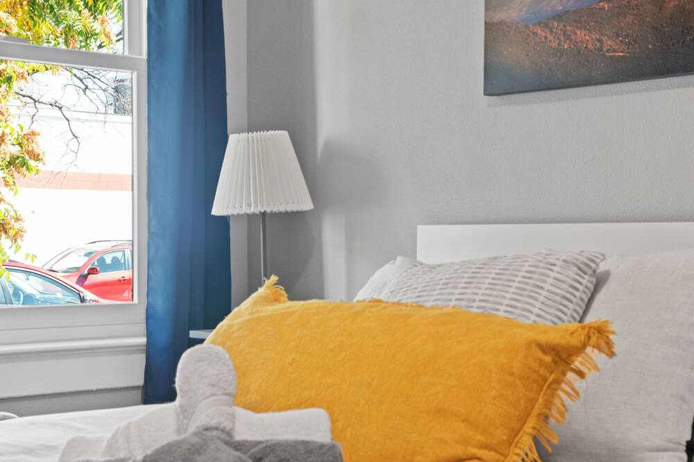 Photo of Bedroom in Lincoln Park