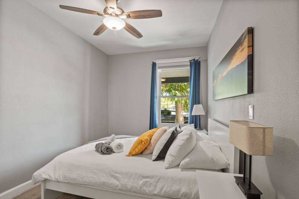 Photo of Bedroom in Lincoln Park