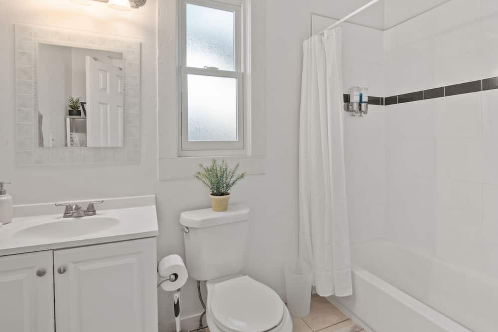 Photo of Bathroom in Lincoln Park