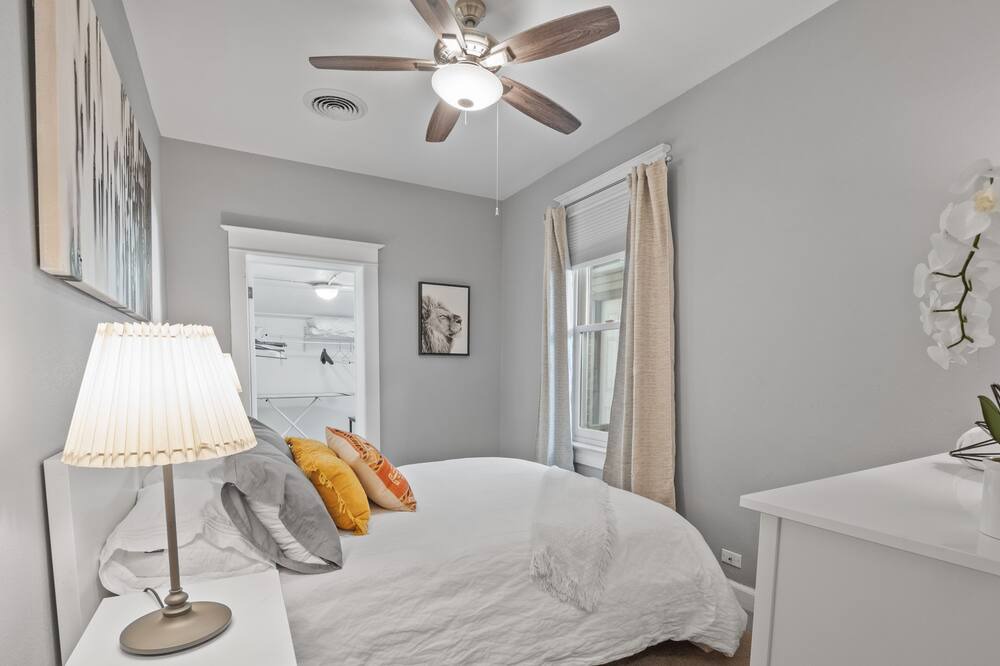 Photo of Bedroom in Lincoln Park