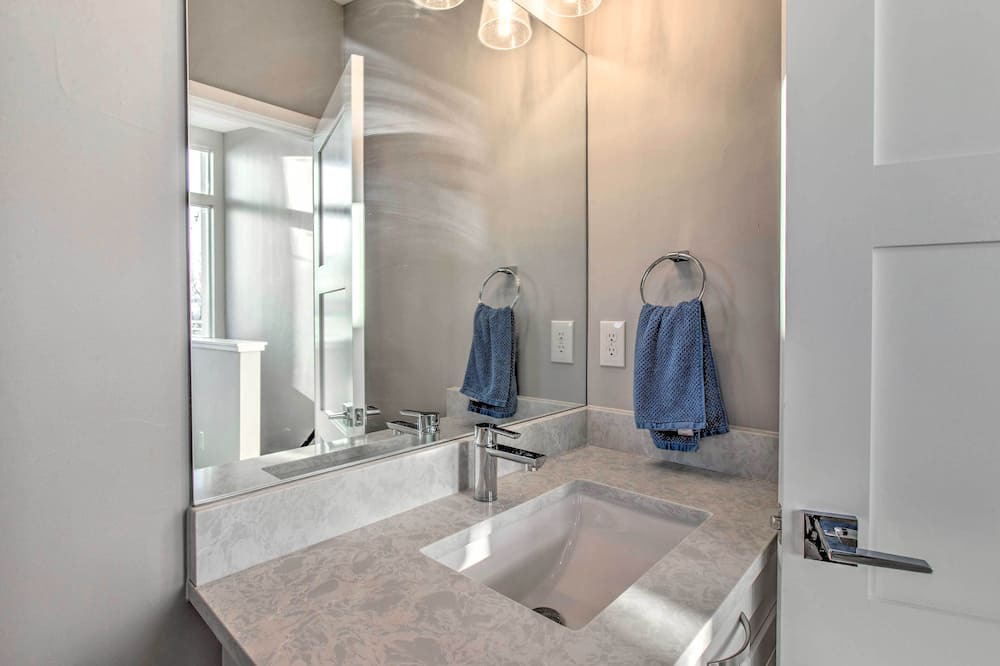 Photo of Bathroom in Baker