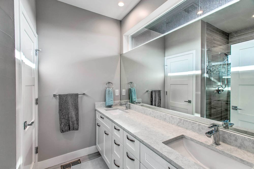 Photo of Bathroom in Baker
