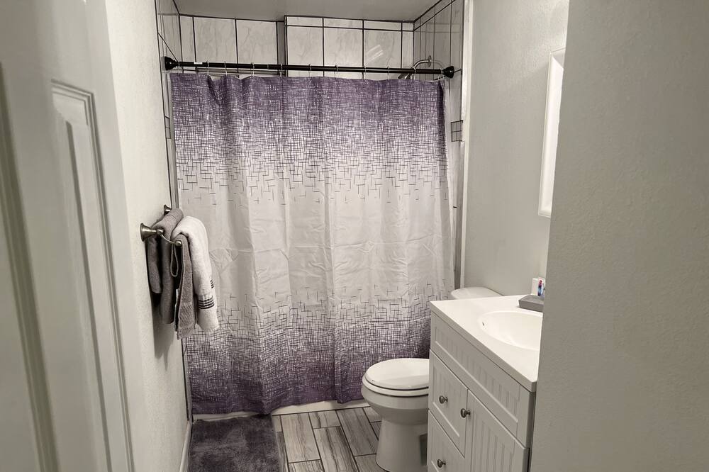 Photo of Bathroom in Cheyenne Meadows