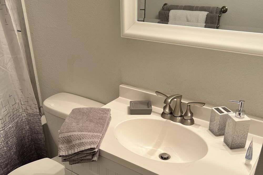 Photo of Bathroom in Cheyenne Meadows