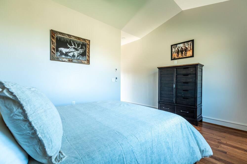 Photo of Bedroom in Moffat County