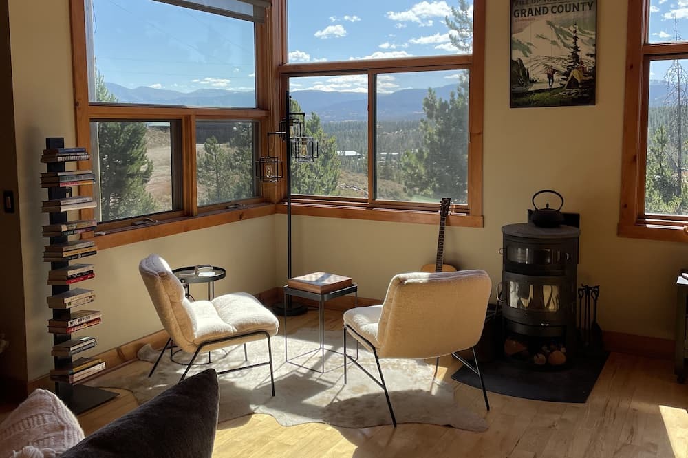 Photo of Livingroom in Grand View Highlands