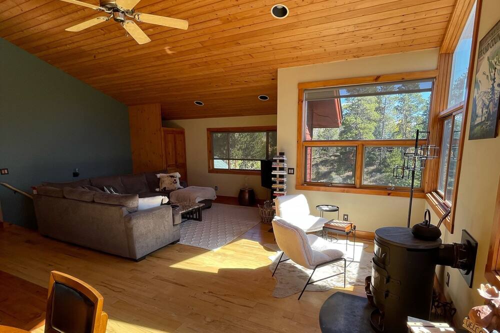 Photo of Livingroom in Grand View Highlands