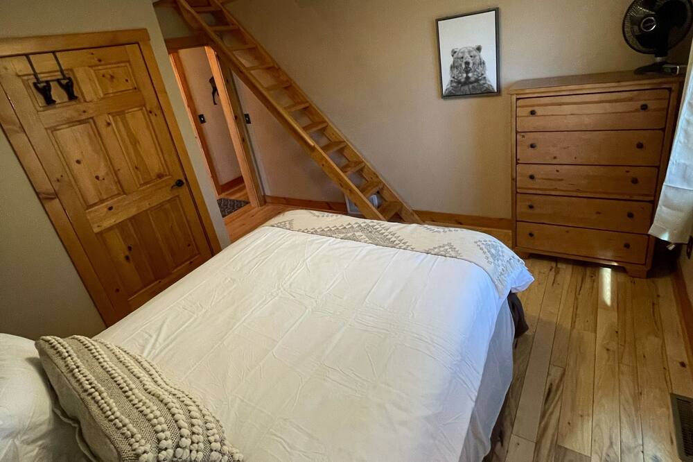 Photo of Bedroom in Grand View Highlands