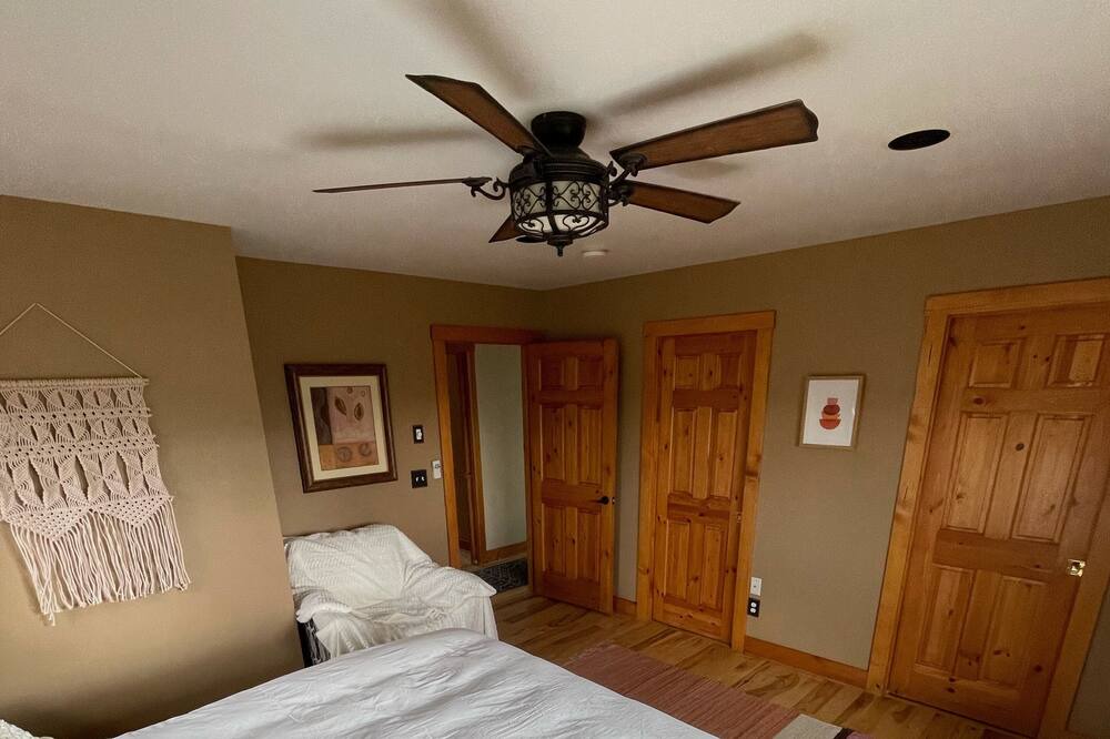 Photo of Bedroom in Grand View Highlands