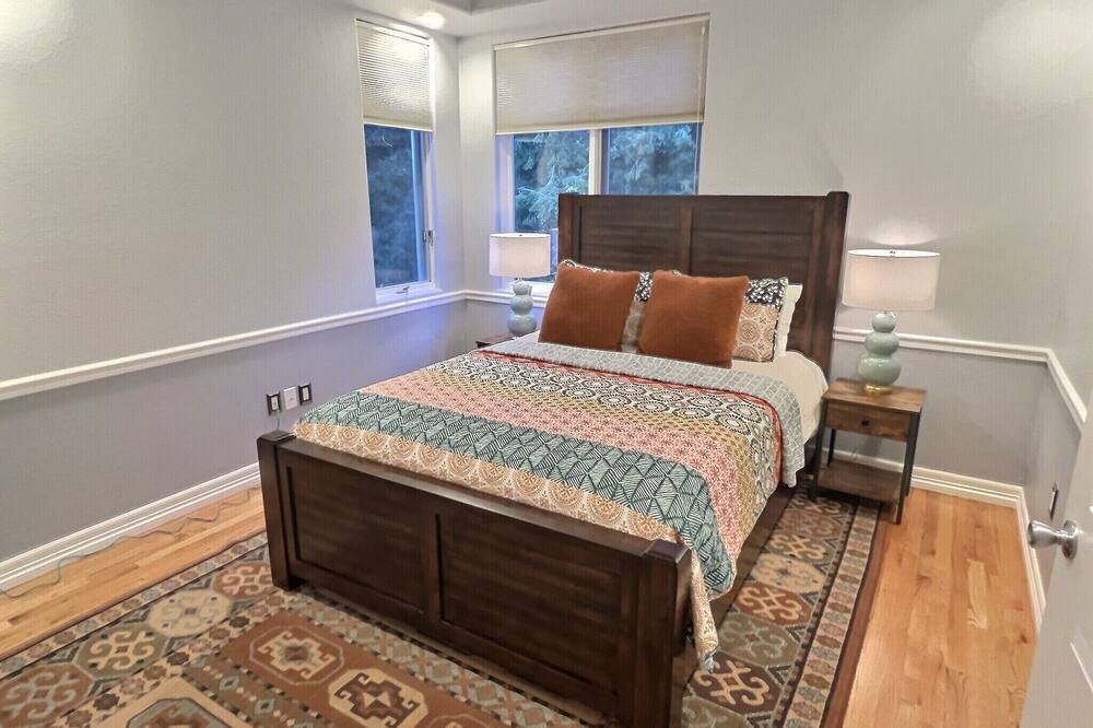 Photo of Bedroom in Evergreen Meadows
