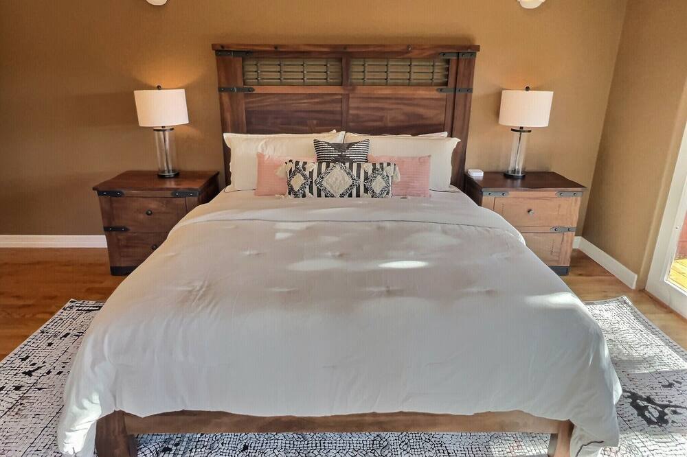 Photo of Bedroom in Evergreen Meadows