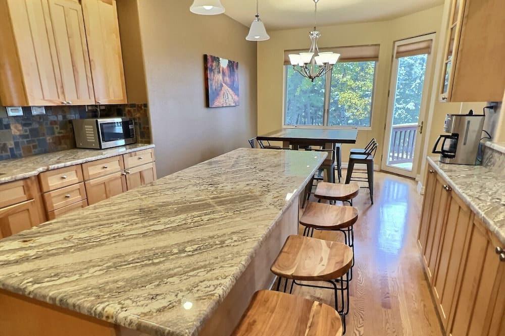 Photo of Kitchen in Evergreen Meadows