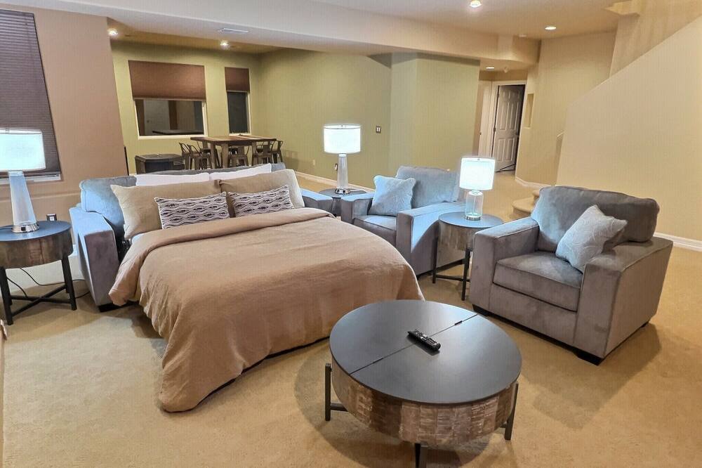 Photo of Bedroom in Evergreen Meadows