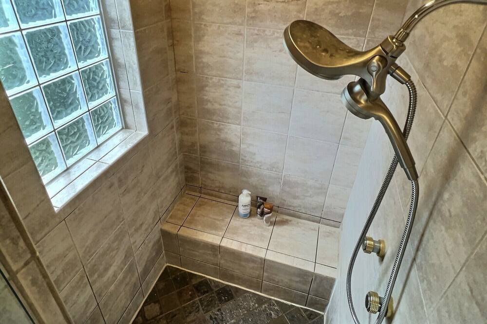 Photo of Bathroom in Evergreen Meadows
